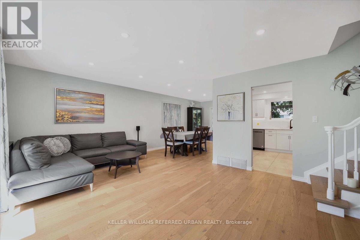 72 Cindy Drive, St. Catharines, ON - Indoor Photo Showing Living Room