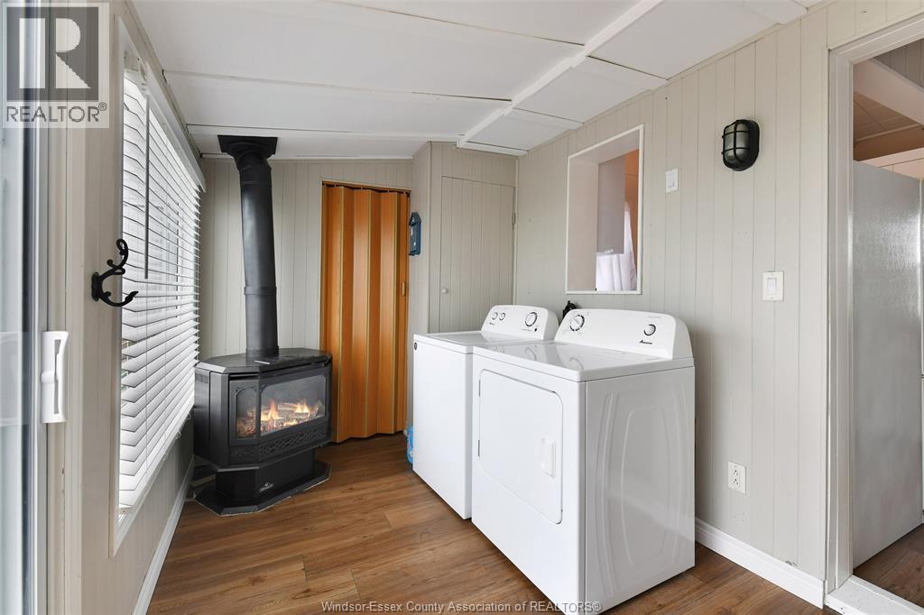206 Robson ..., Leamington, ON - Indoor Photo Showing Laundry Room