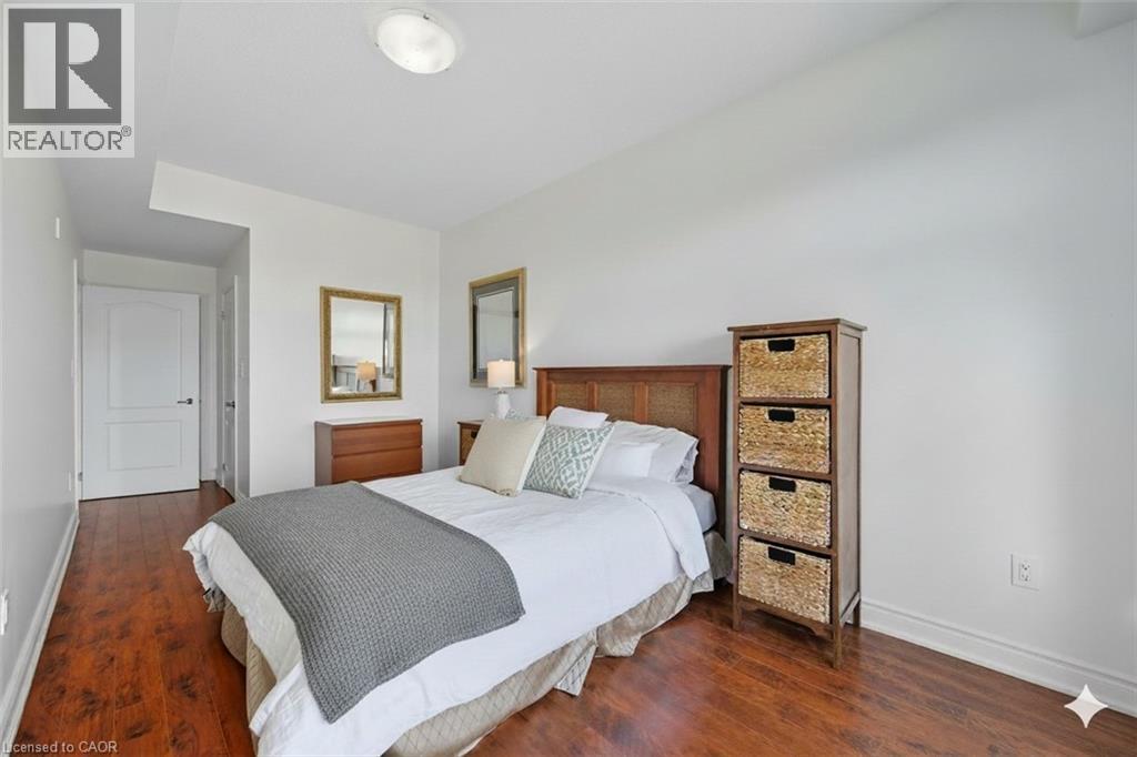 Bedroom featuring baseboards and dark wood-type flooring - 8111 Forest Glen Drive Unit# 524, Niagara Falls, ON - Indoor Photo Showing Bedroom