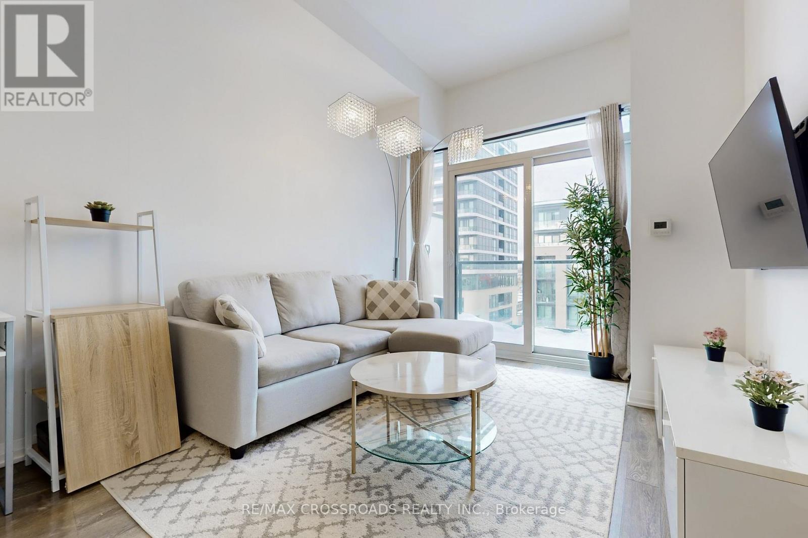 823 - 99 Eagle Rock Way, Vaughan, ON - Indoor Photo Showing Living Room