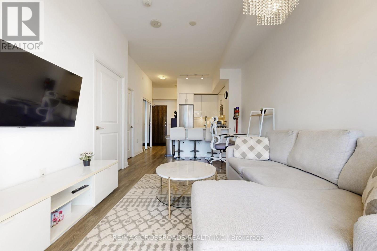 823 - 99 Eagle Rock Way, Vaughan, ON - Indoor Photo Showing Living Room