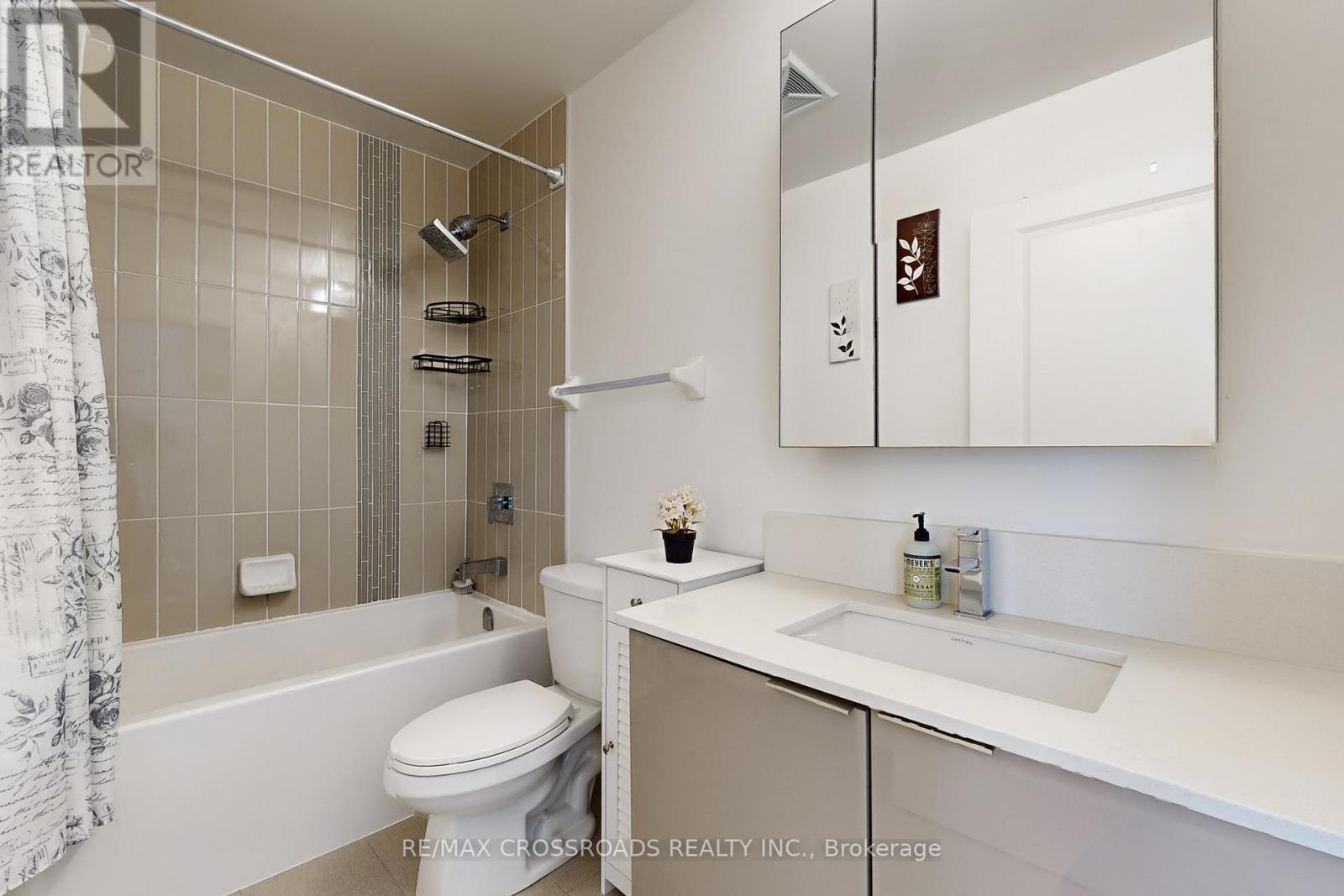 823 - 99 Eagle Rock Way, Vaughan, ON - Indoor Photo Showing Bathroom