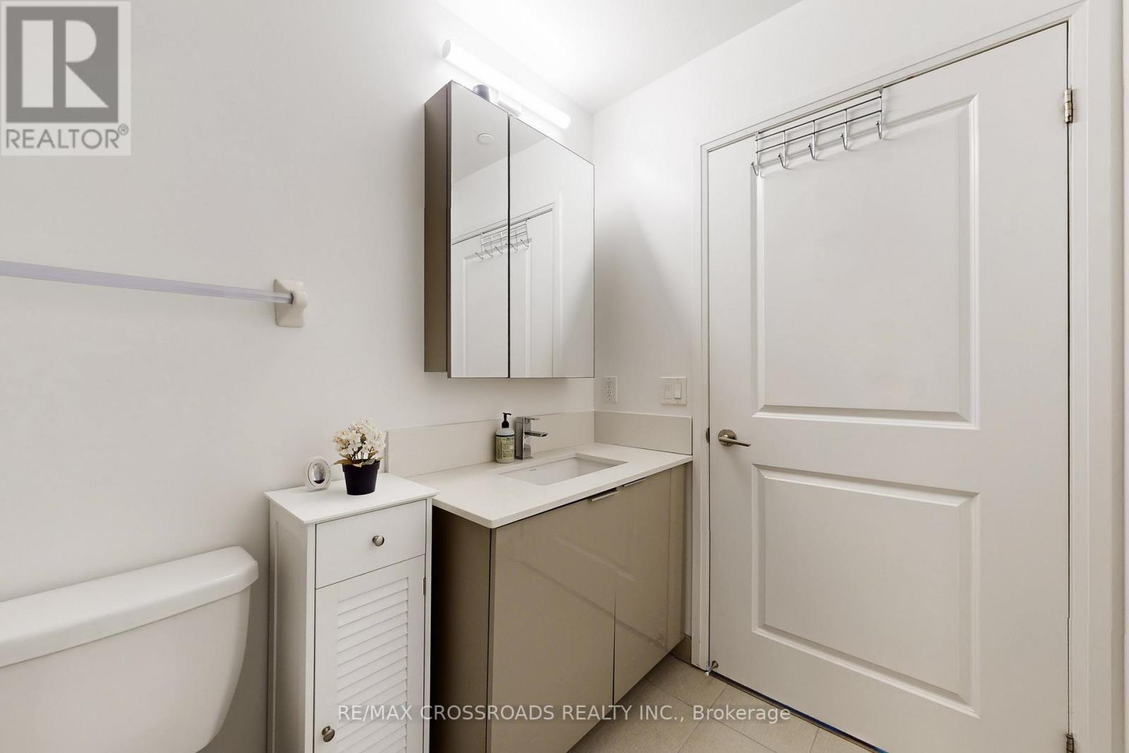823 - 99 Eagle Rock Way, Vaughan, ON - Indoor Photo Showing Bathroom