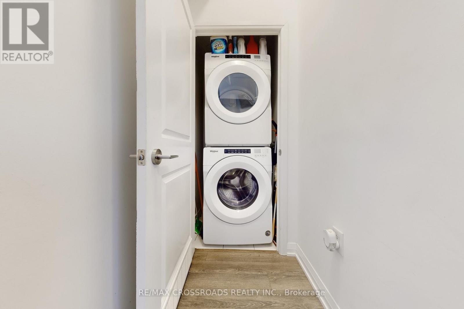 823 - 99 Eagle Rock Way, Vaughan, ON - Indoor Photo Showing Laundry Room