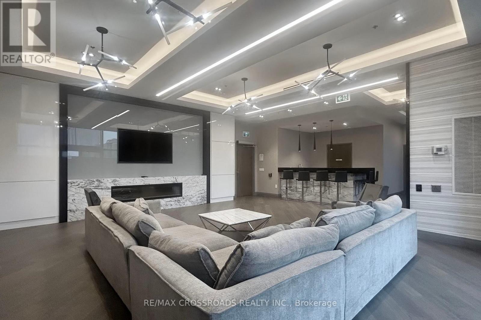 823 - 99 Eagle Rock Way, Vaughan, ON - Indoor