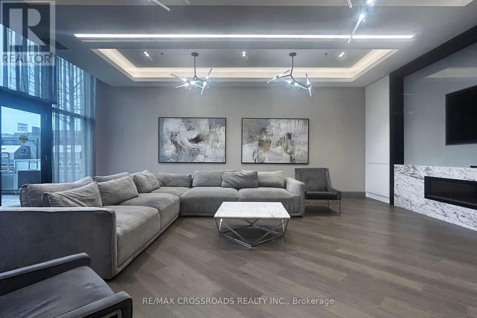 823 - 99 Eagle Rock Way, Vaughan, ON - Indoor Photo Showing Living Room