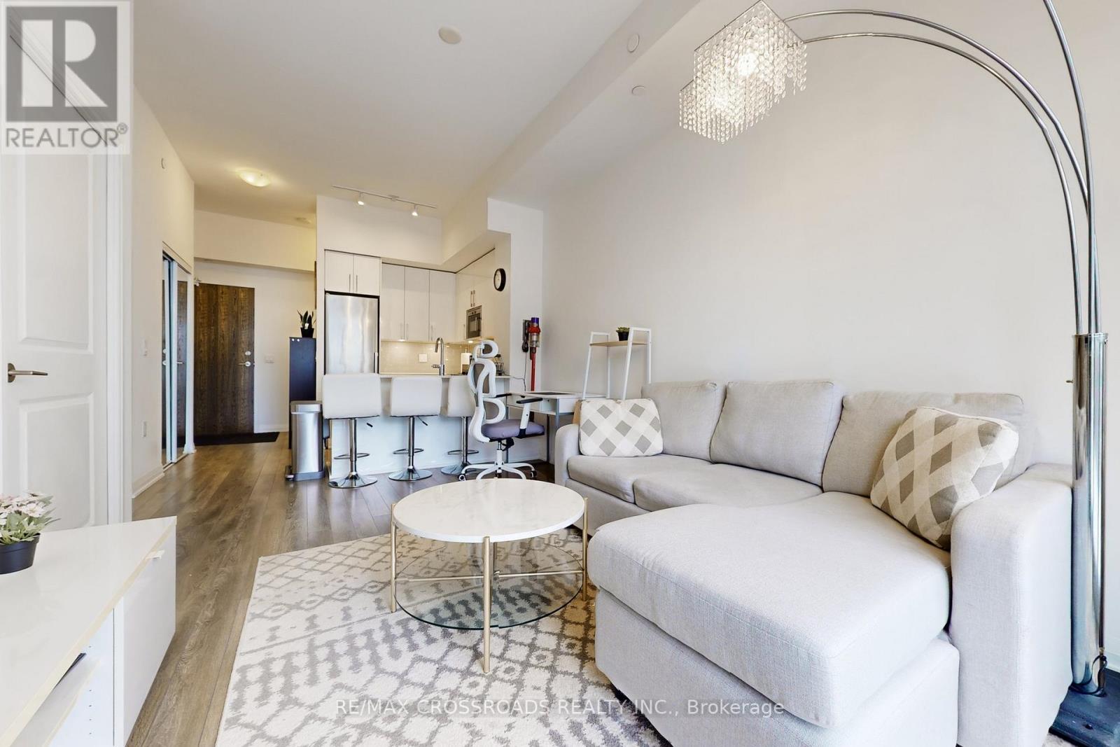 823 - 99 Eagle Rock Way, Vaughan, ON - Indoor Photo Showing Living Room