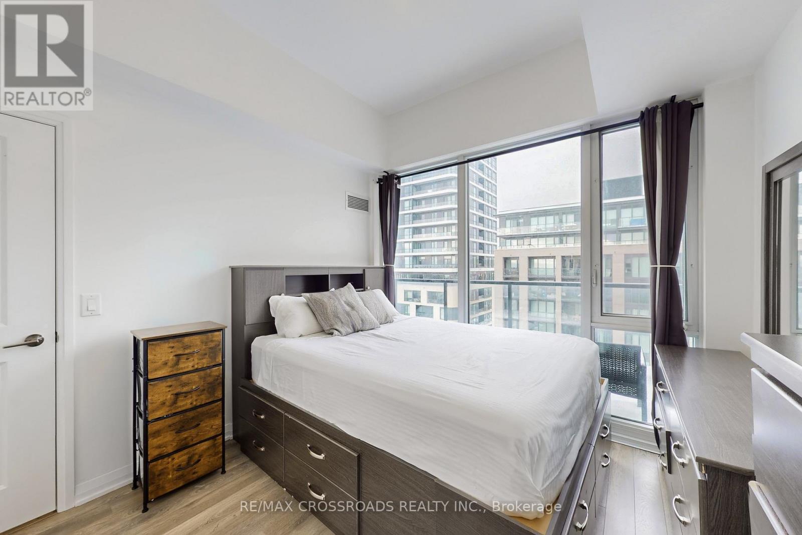 823 - 99 Eagle Rock Way, Vaughan, ON - Indoor Photo Showing Bedroom