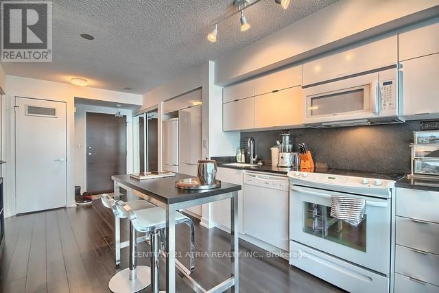 641 - 151 Dan Leckie Way, Toronto, ON - Indoor Photo Showing Kitchen