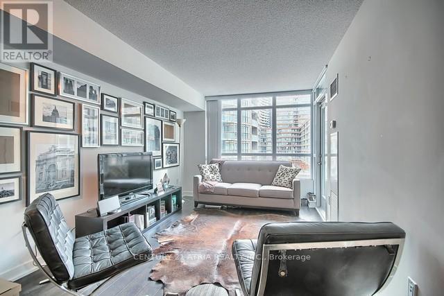 641 - 151 Dan Leckie Way, Toronto, ON - Indoor Photo Showing Living Room