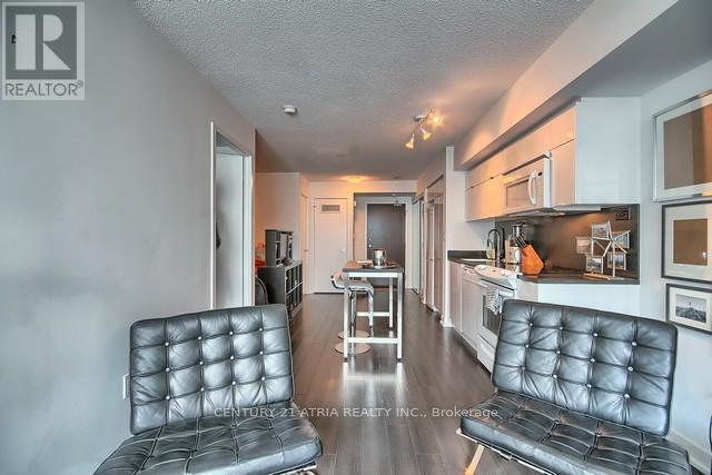 641 - 151 Dan Leckie Way, Toronto, ON - Indoor Photo Showing Kitchen