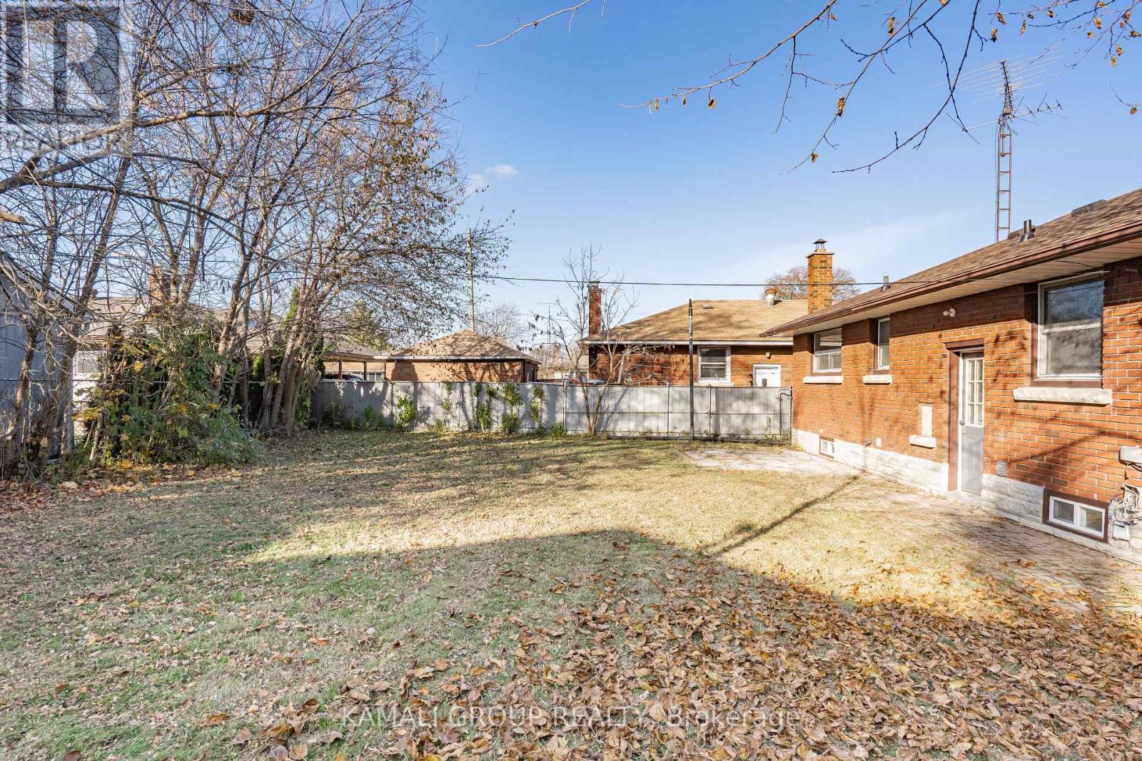 Shared Yard - Bsmt - 315 Bunting Road, St. Catharines, ON - Outdoor