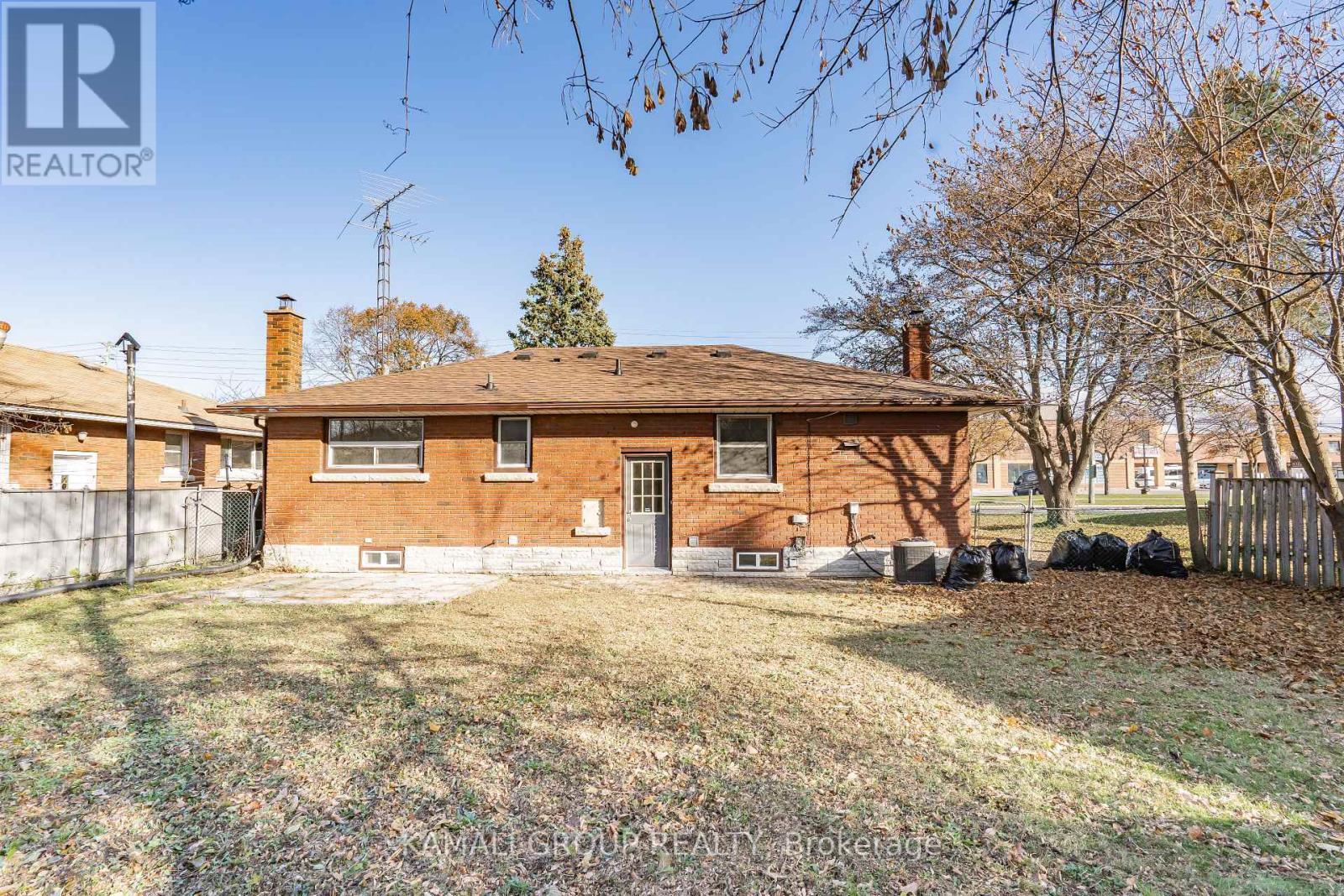 Separate Back Entrance - Bsmt - 315 Bunting Road, St. Catharines, ON - Outdoor