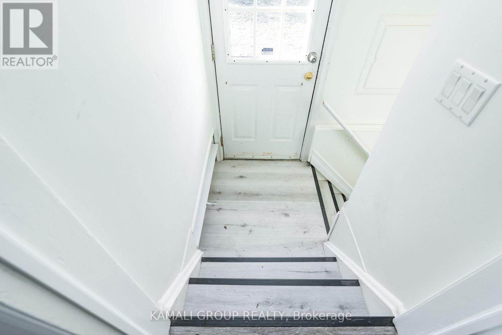 Bright Entryway - Bsmt - 315 Bunting Road, St. Catharines, ON - Indoor Photo Showing Other Room