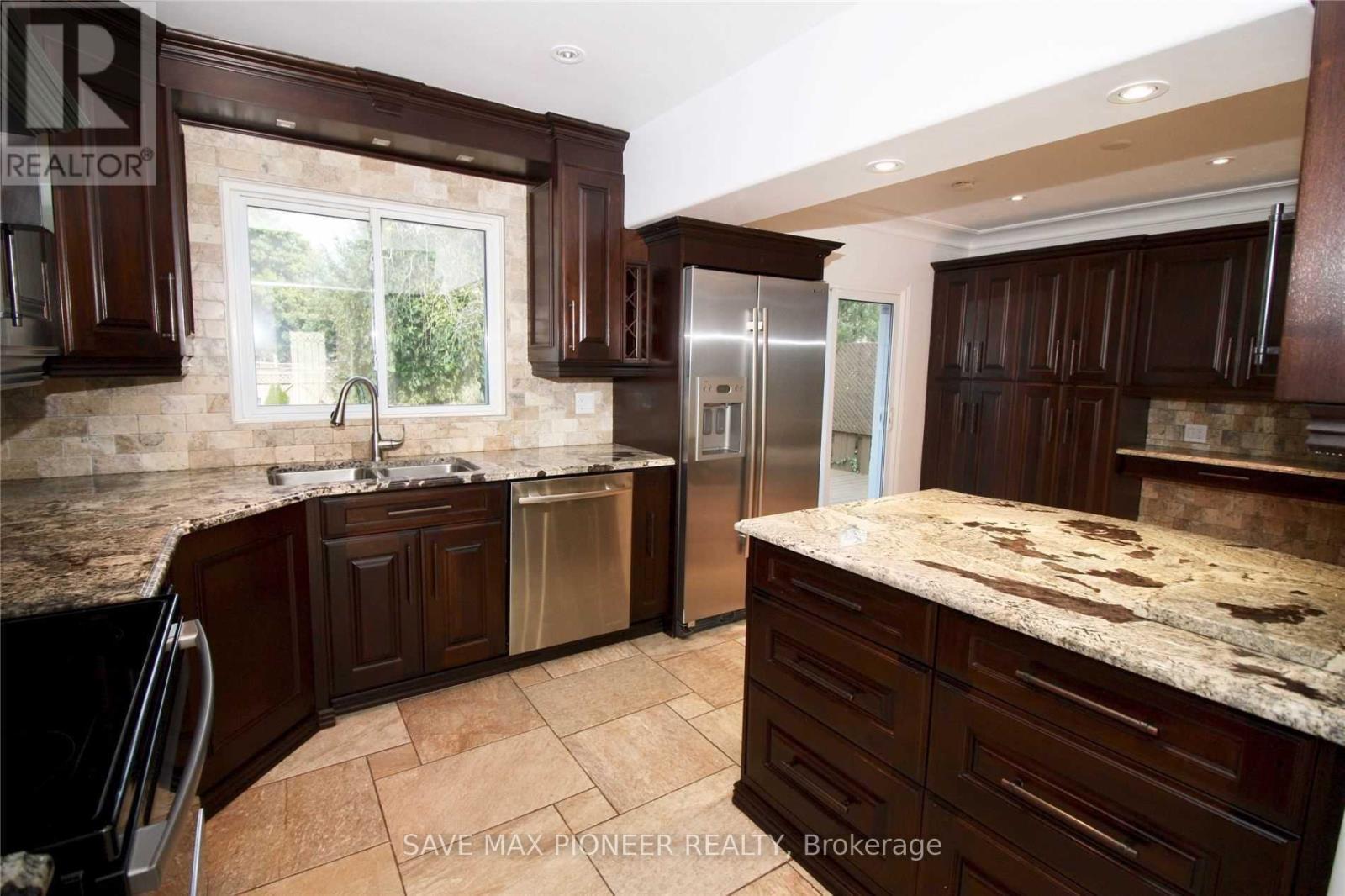 5 Parkview Boulevard, Halton Hills, ON - Indoor Photo Showing Kitchen With Double Sink