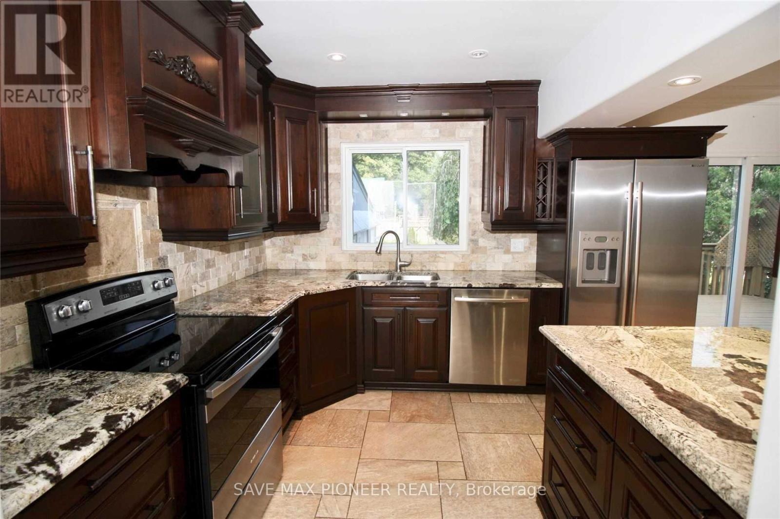 5 Parkview Boulevard, Halton Hills, ON - Indoor Photo Showing Kitchen With Double Sink With Upgraded Kitchen