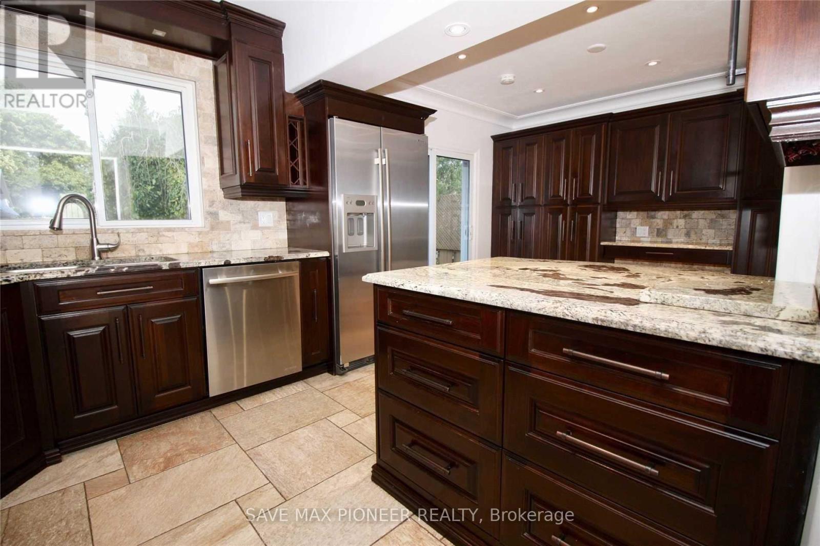5 Parkview Boulevard, Halton Hills, ON - Indoor Photo Showing Kitchen With Upgraded Kitchen