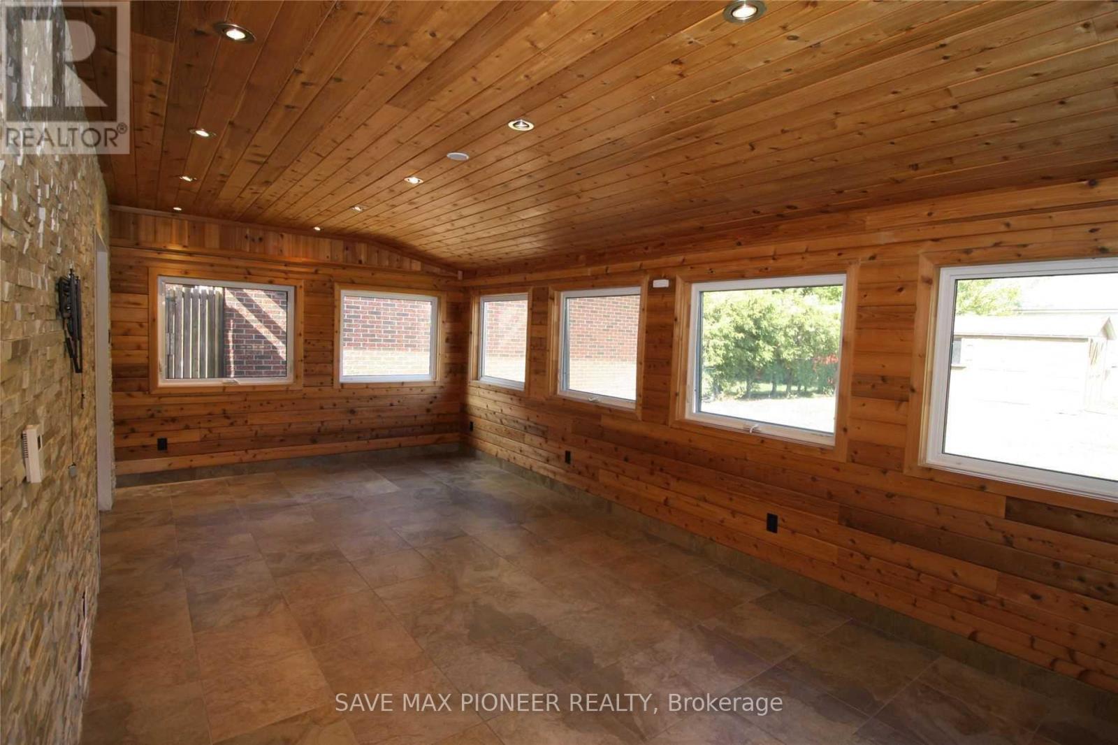 5 Parkview Boulevard, Halton Hills, ON - Indoor Photo Showing Other Room