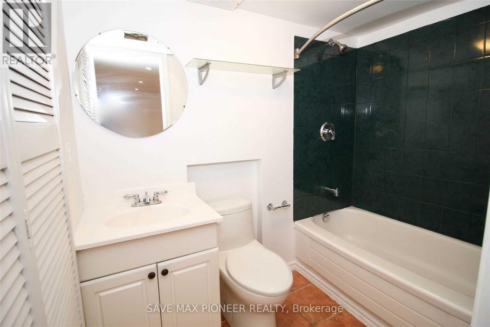 5 Parkview Boulevard, Halton Hills, ON - Indoor Photo Showing Bathroom