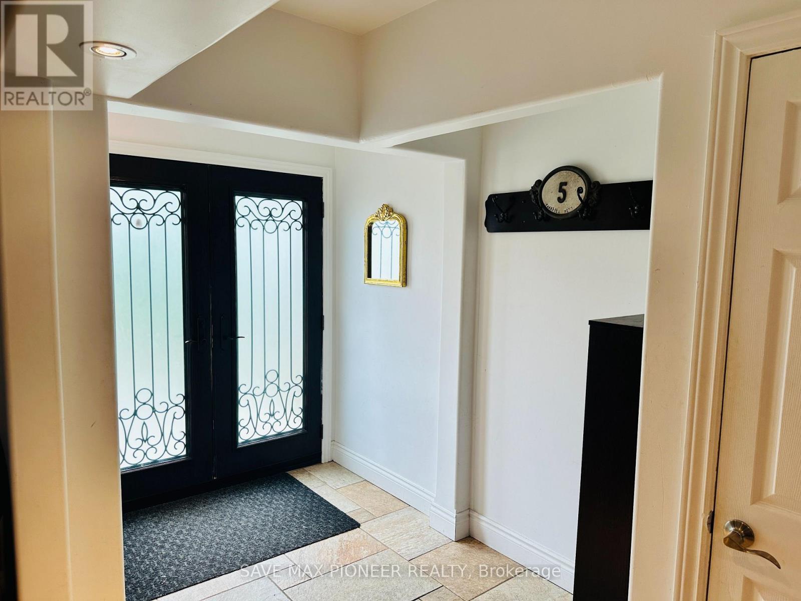 5 Parkview Boulevard, Halton Hills, ON - Indoor Photo Showing Other Room