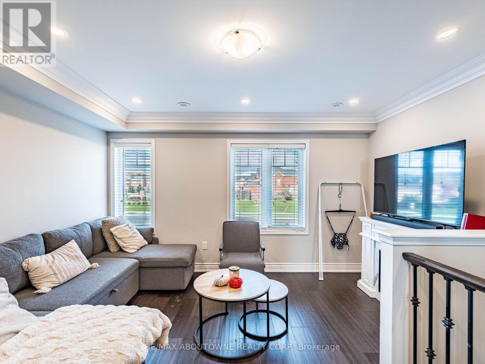 29 - 6020 Derry Road, Milton, ON - Indoor Photo Showing Living Room