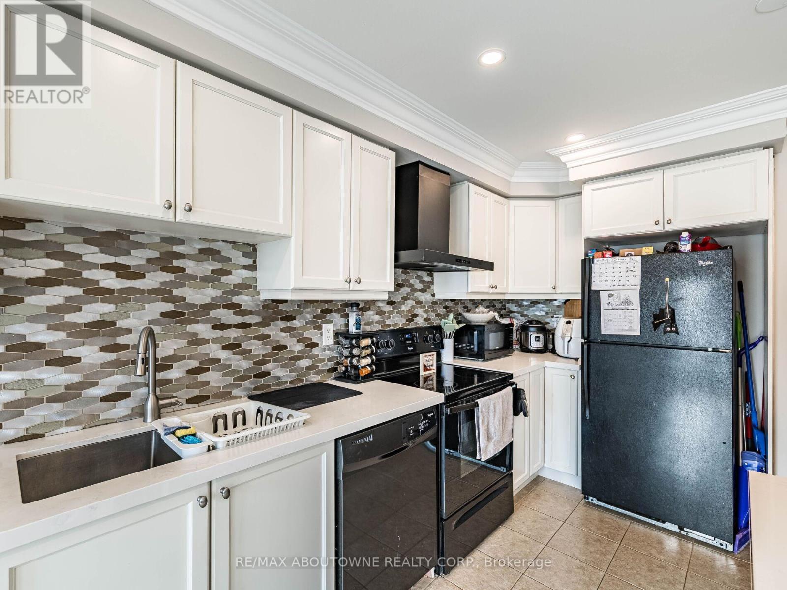 29 - 6020 Derry Road, Milton, ON - Indoor Photo Showing Kitchen