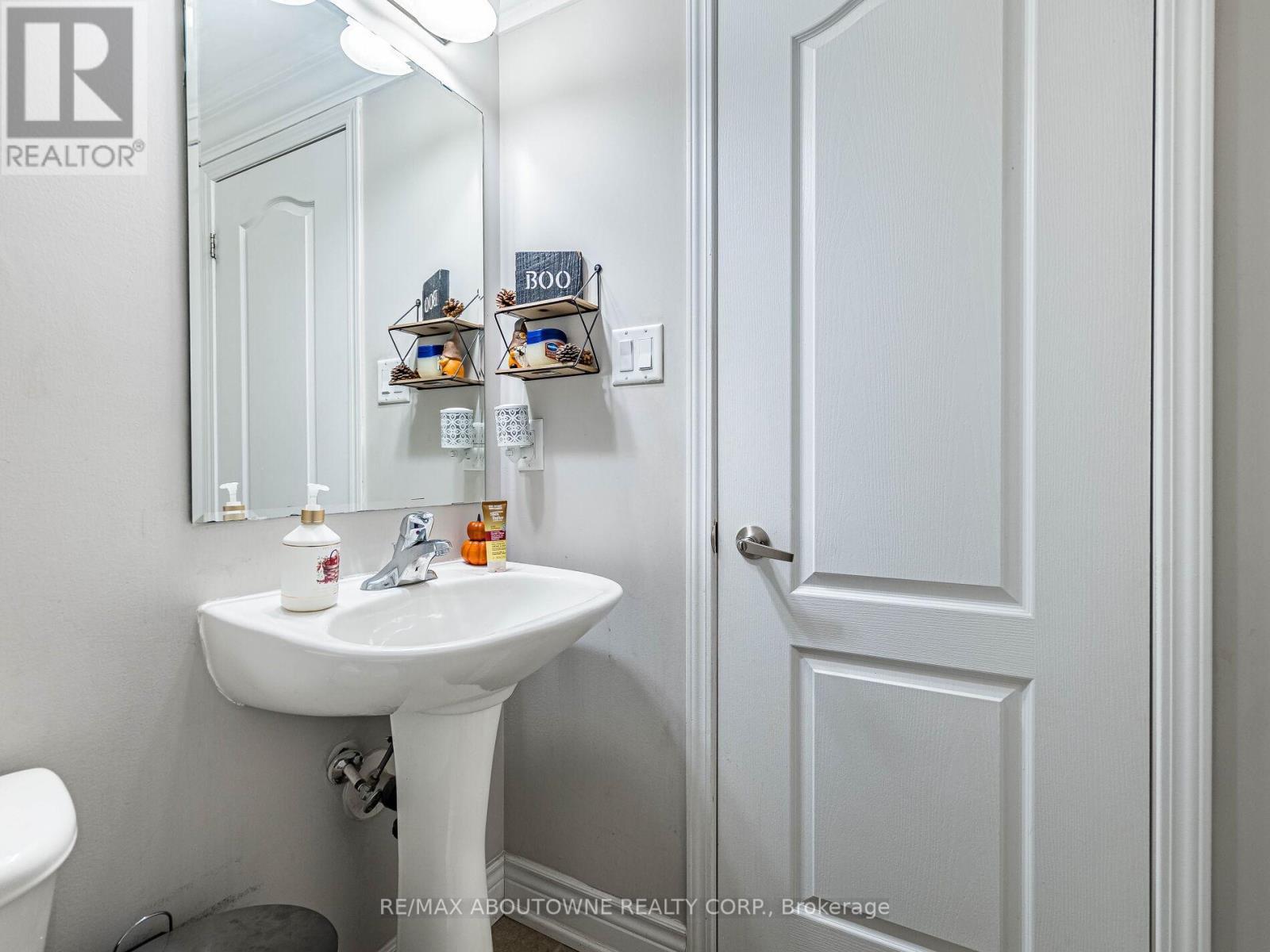 29 - 6020 Derry Road, Milton, ON - Indoor Photo Showing Bathroom