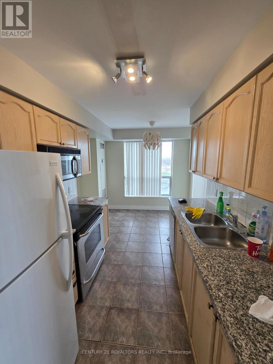 4889 Kimbermount Avenue, Mississauga, ON - Indoor Photo Showing Kitchen With Double Sink