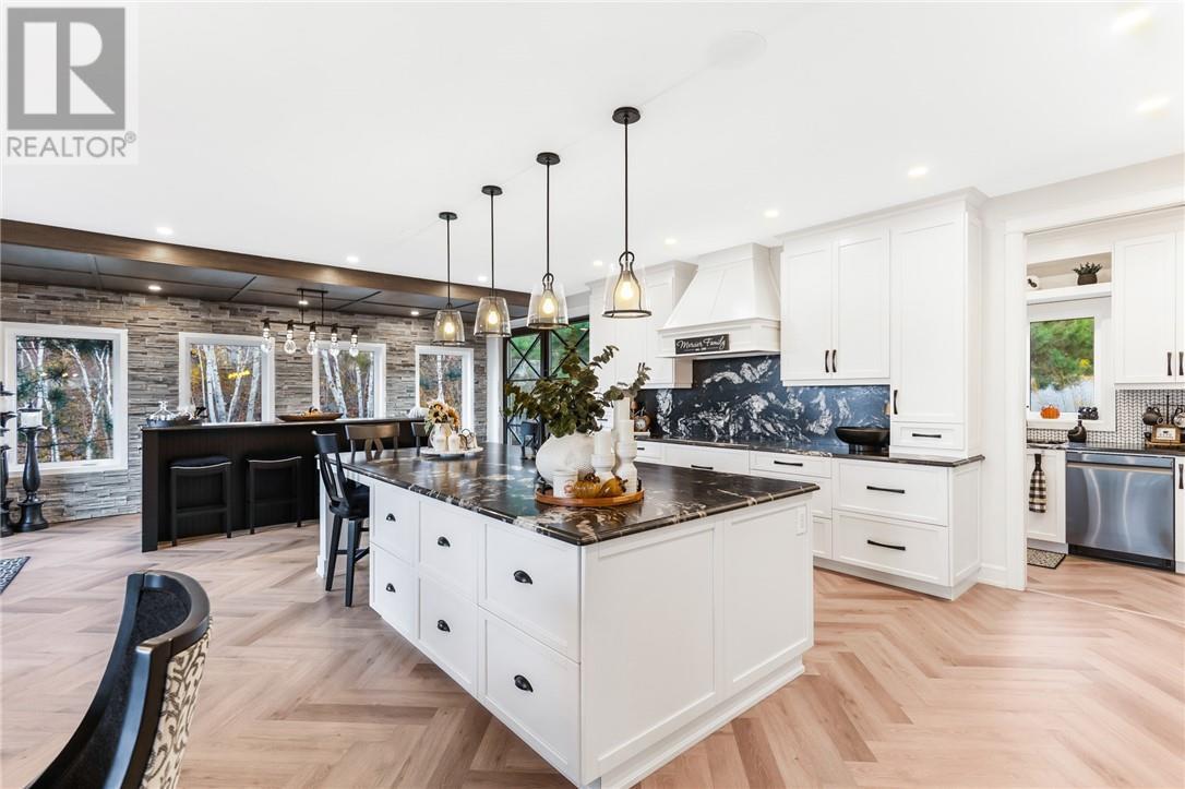 20 Breezehill Road, Skead, ON - Indoor Photo Showing Kitchen With Upgraded Kitchen