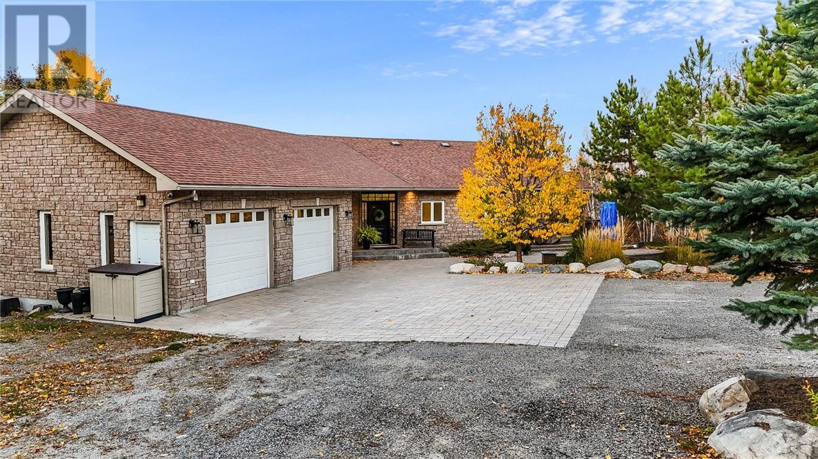 20 Breezehill Road, Skead, ON - Outdoor