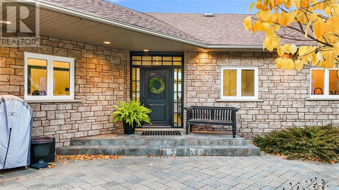 20 Breezehill Road, Skead, ON - Outdoor