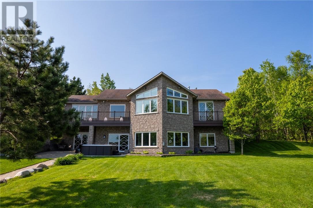 20 Breezehill Road, Skead, ON - Outdoor