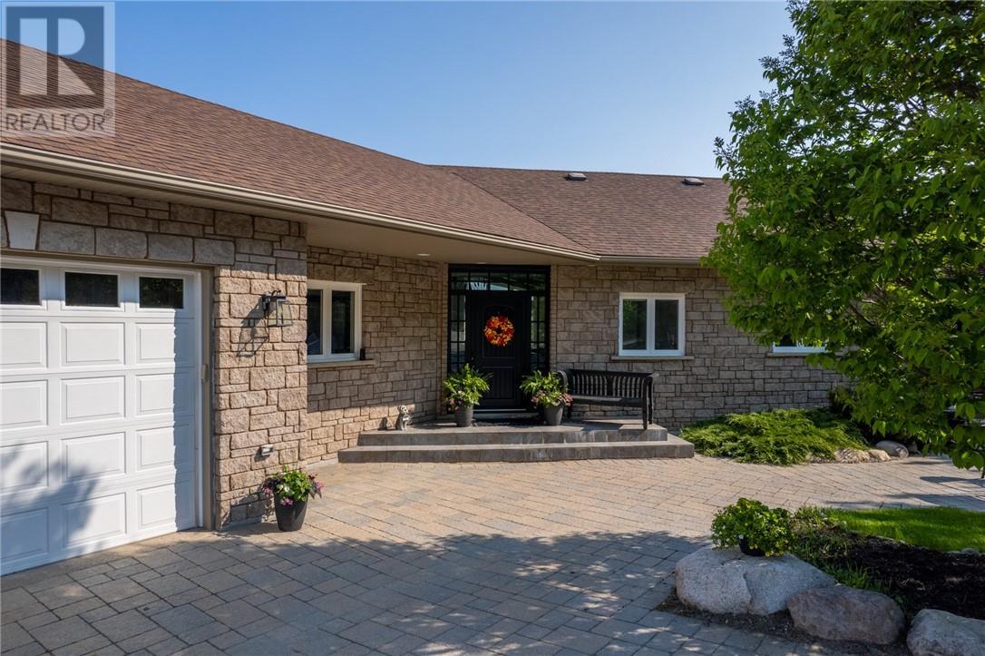 20 Breezehill Road, Skead, ON - Outdoor