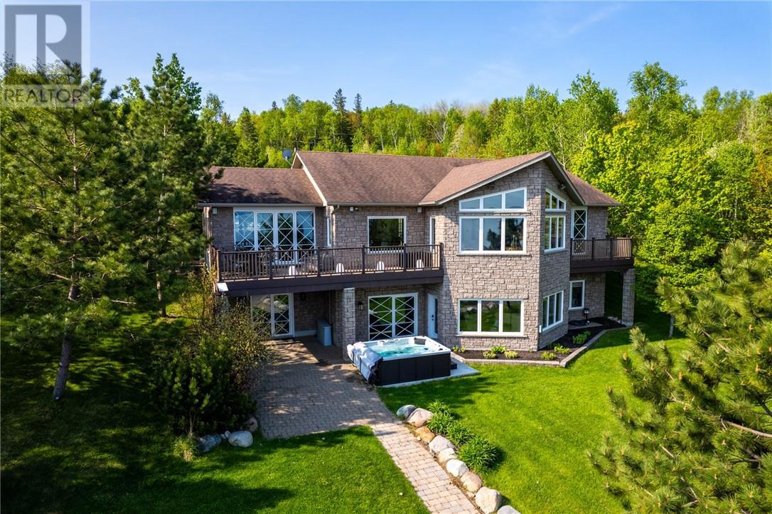 20 Breezehill Road, Skead, ON - Outdoor