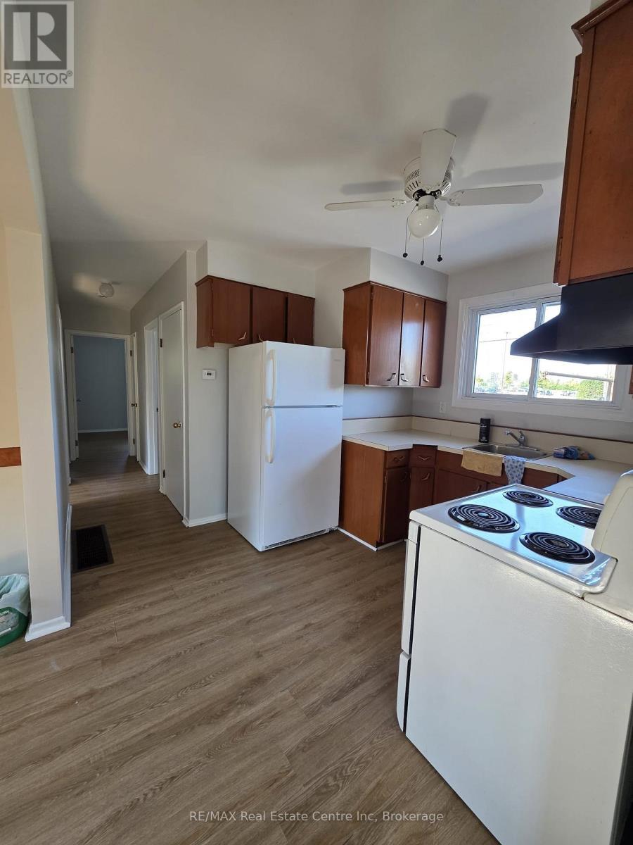 264 Vansitmart Avenue, Hamilton (Mcquesten), ON - Indoor Photo Showing Kitchen