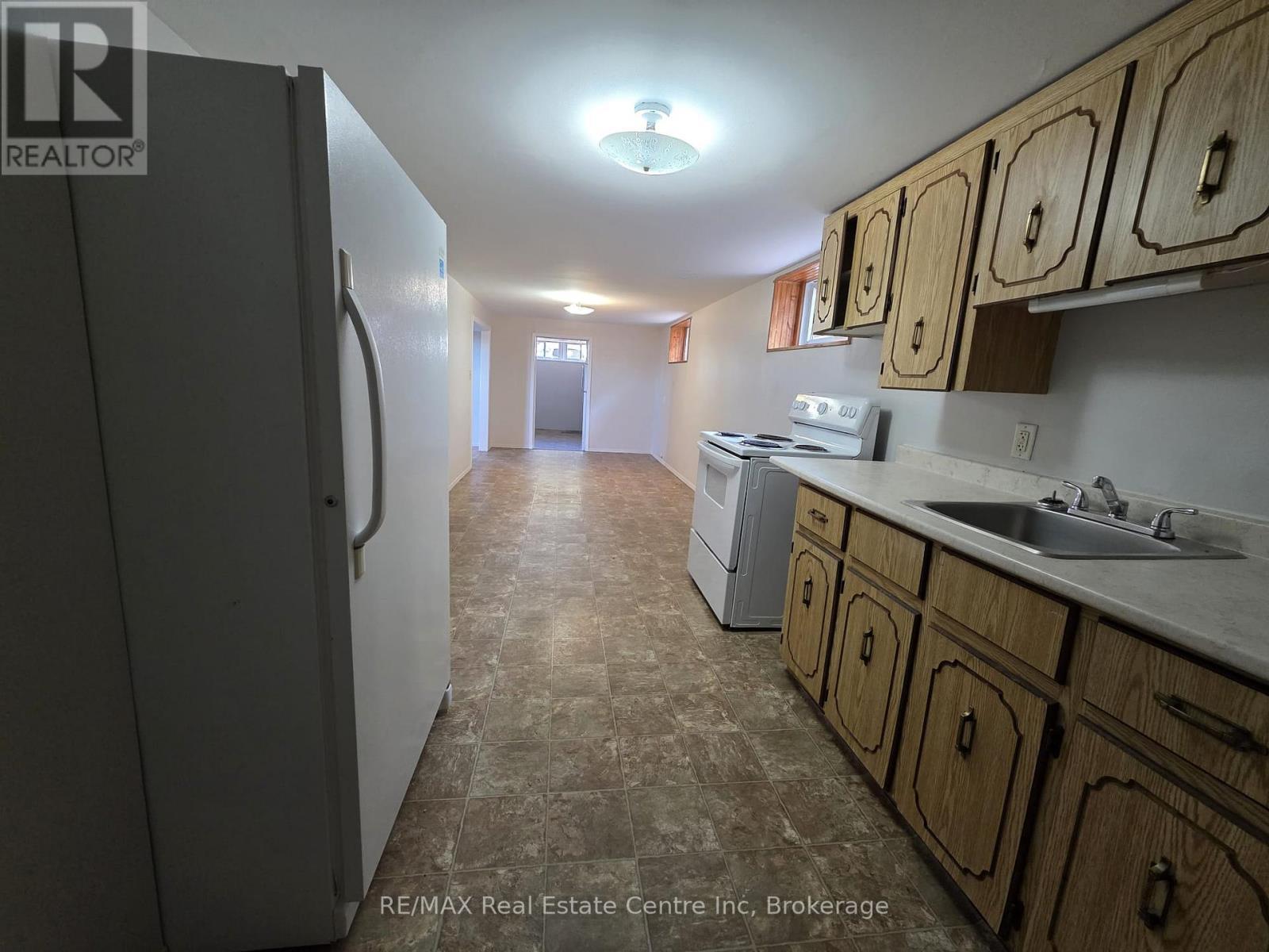 264 Vansitmart Avenue, Hamilton (Mcquesten), ON - Indoor Photo Showing Kitchen