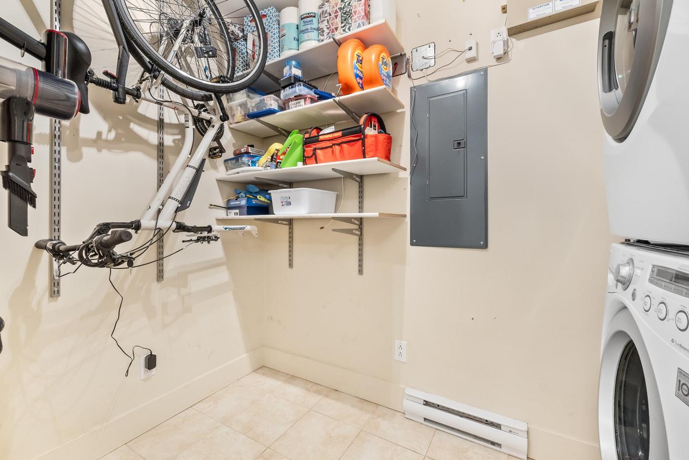 Salle de lavage - 0755 Rue Charlevoix, Montréal (Le Sud-Ouest), QC - Indoor Photo Showing Laundry Room