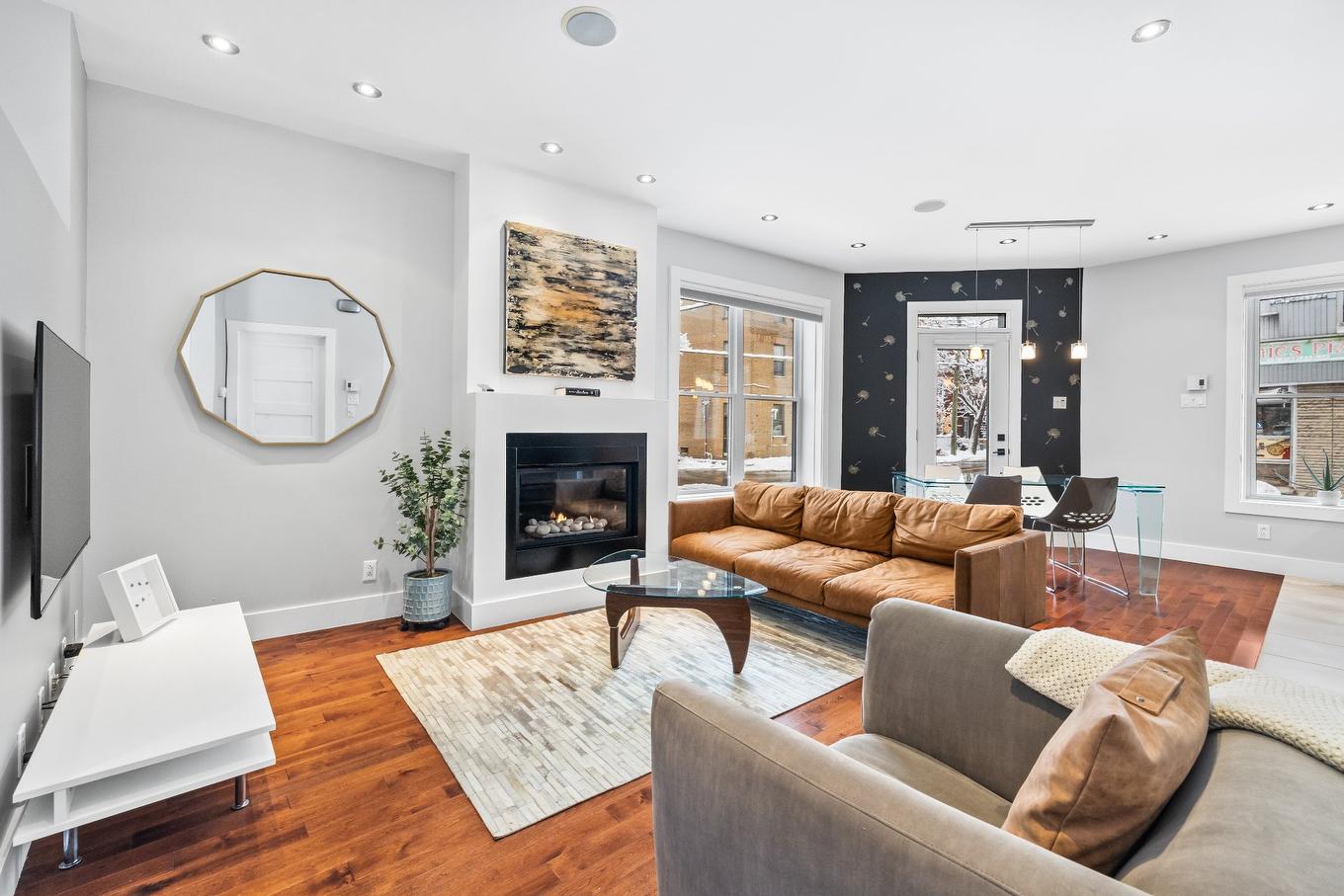 Salon - 0755 Rue Charlevoix, Montréal (Le Sud-Ouest), QC - Indoor Photo Showing Living Room With Fireplace