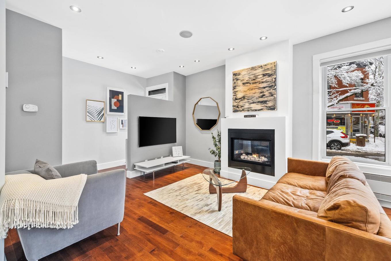 Salon - 0755 Rue Charlevoix, Montréal (Le Sud-Ouest), QC - Indoor Photo Showing Living Room With Fireplace