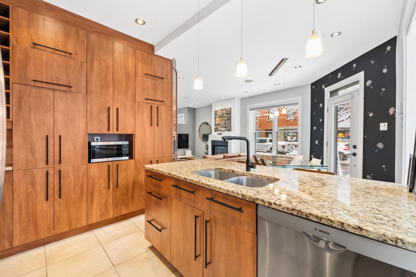 Cuisine - 0755 Rue Charlevoix, Montréal (Le Sud-Ouest), QC - Indoor Photo Showing Kitchen With Double Sink With Upgraded Kitchen