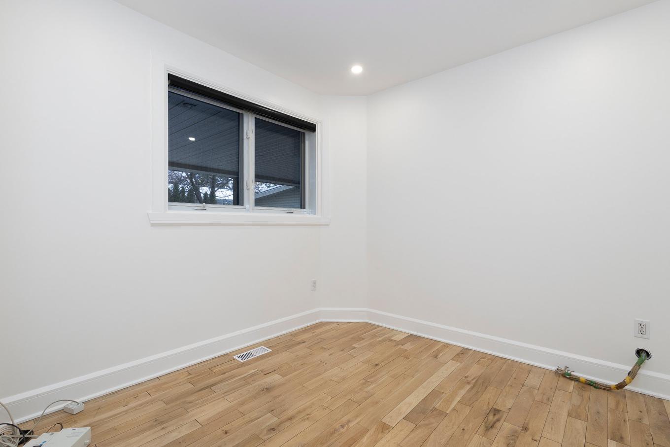 Bureau - 3128 Rue Girouard, Laval (Fabreville), QC - Indoor Photo Showing Other Room