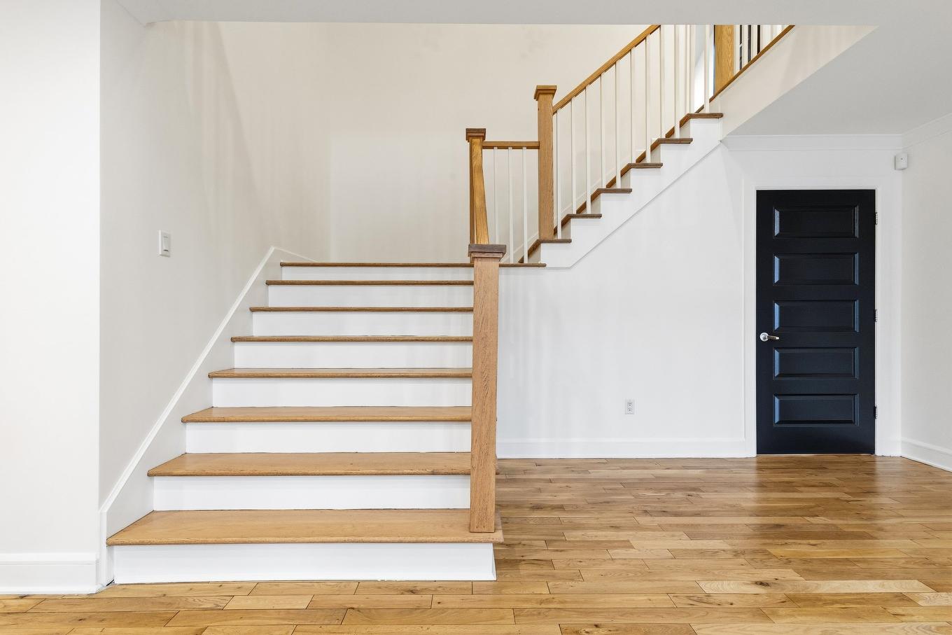 Escalier - 3128 Rue Girouard, Laval (Fabreville), QC - Indoor Photo Showing Other Room