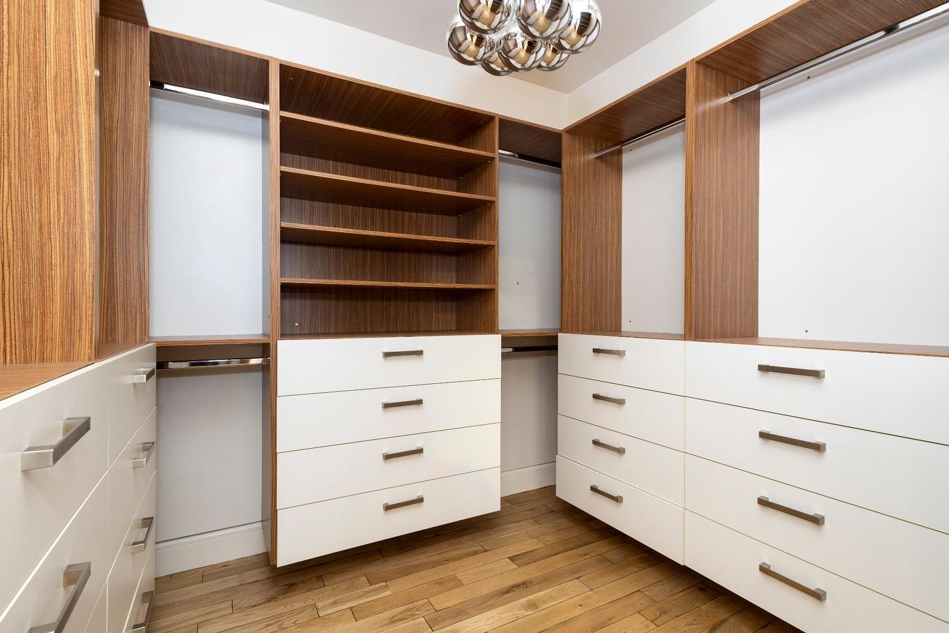 Penderie (Walk-in) - 3128 Rue Girouard, Laval (Fabreville), QC - Indoor Photo Showing Other Room