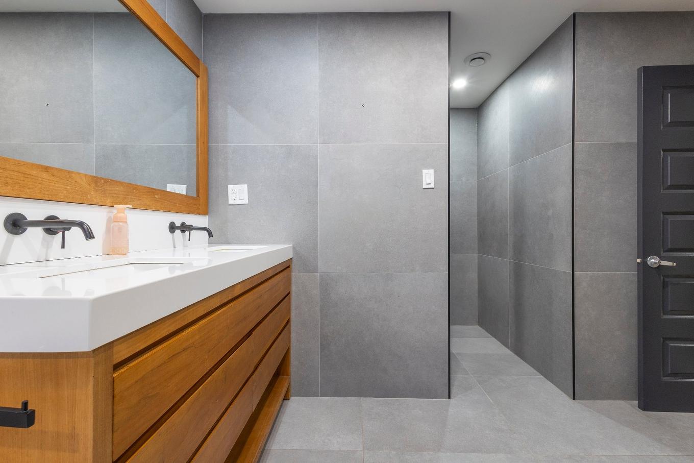 Salle de bains attenante à la CCP - 3128 Rue Girouard, Laval (Fabreville), QC - Indoor Photo Showing Bathroom