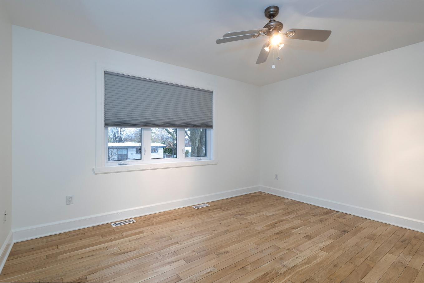 Chambre à coucher - 3128 Rue Girouard, Laval (Fabreville), QC - Indoor Photo Showing Other Room