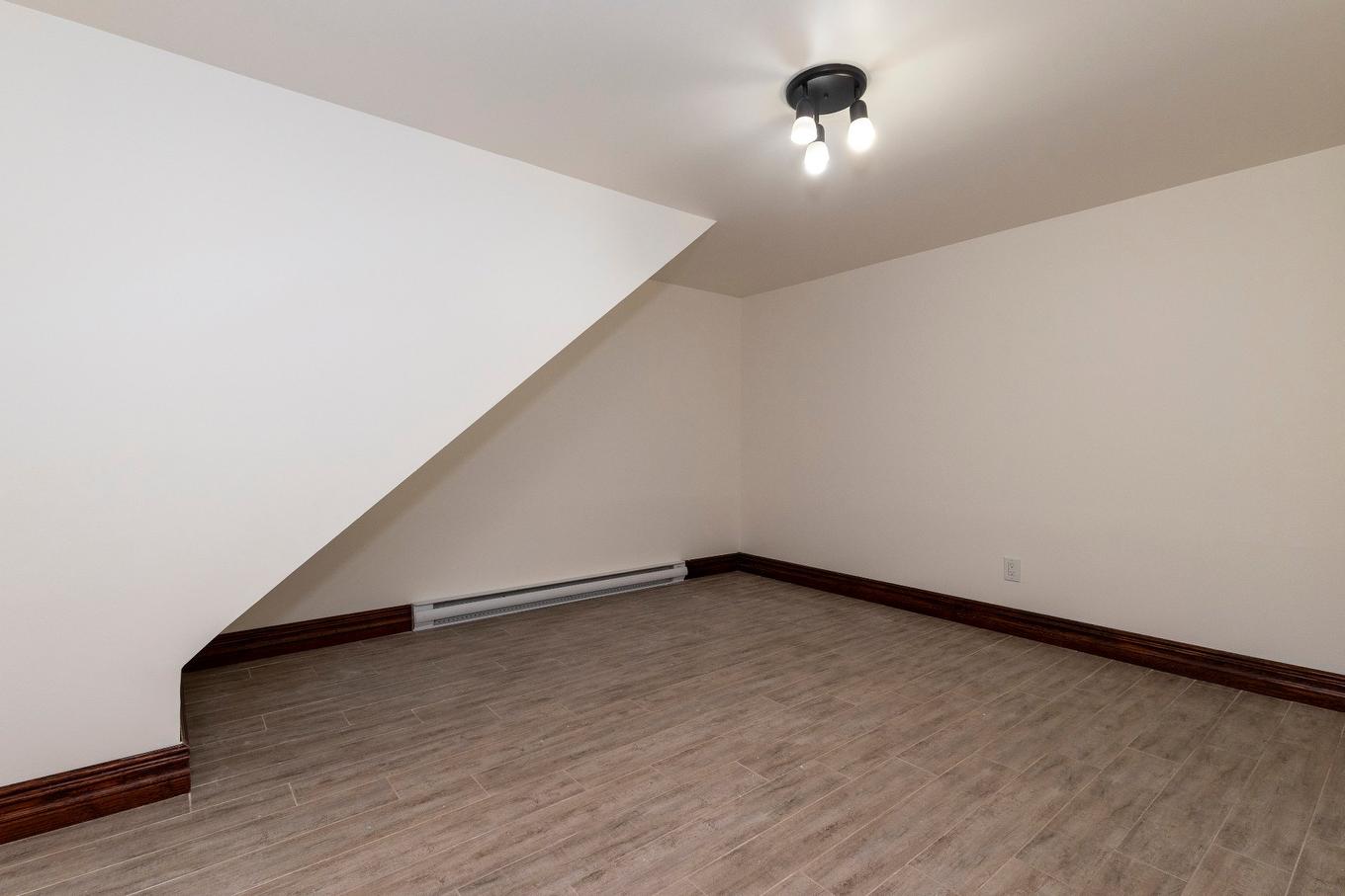 Chambre à coucher - 3128 Rue Girouard, Laval (Fabreville), QC - Indoor Photo Showing Other Room