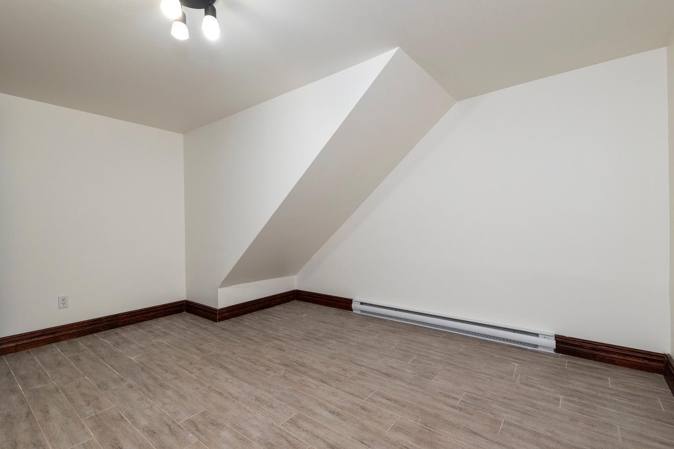 Chambre à coucher - 3128 Rue Girouard, Laval (Fabreville), QC - Indoor Photo Showing Other Room