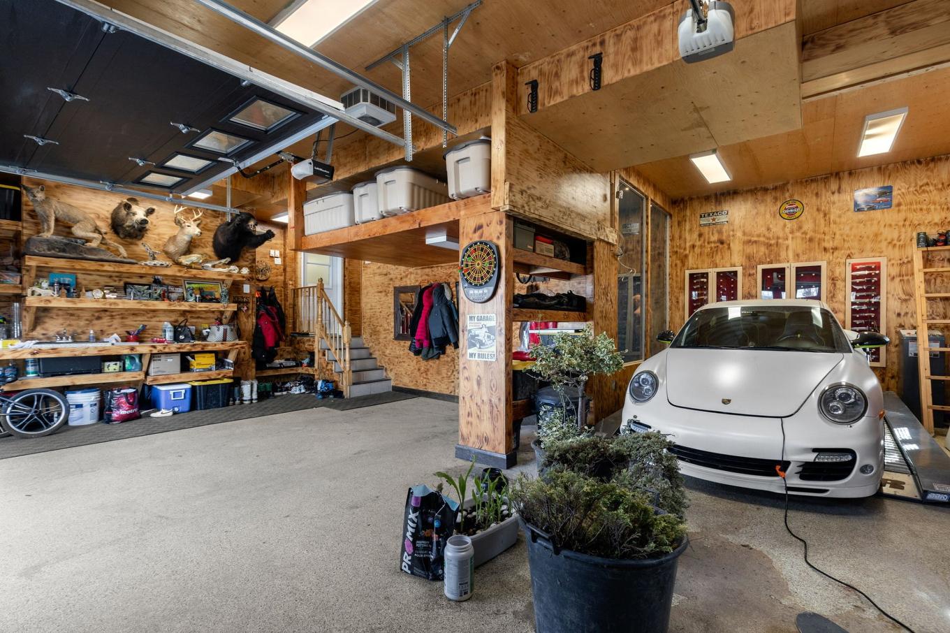 Garage - 3128 Rue Girouard, Laval (Fabreville), QC - Indoor Photo Showing Garage