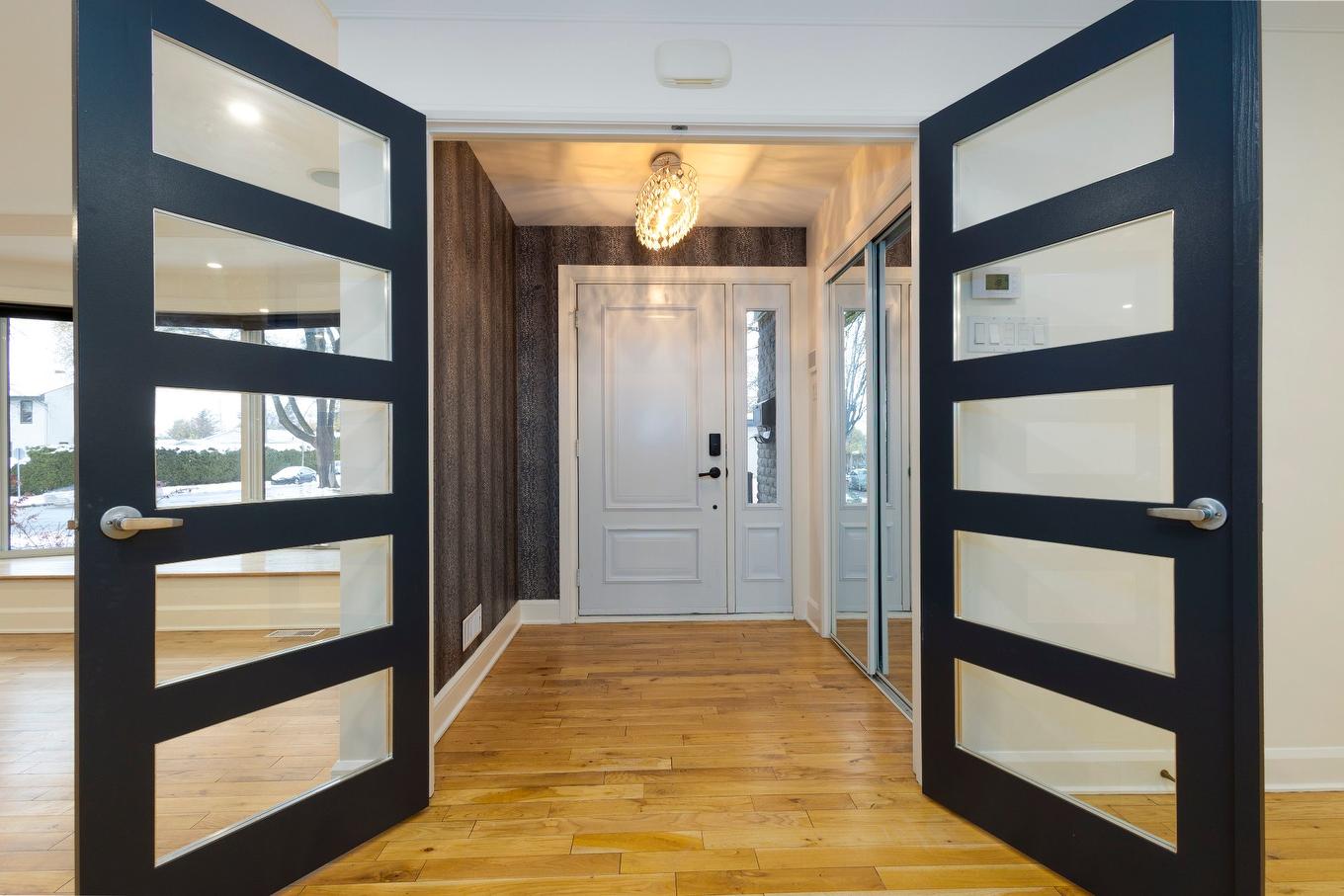 Hall d'entrée/Vestibule - 3128 Rue Girouard, Laval (Fabreville), QC - Indoor Photo Showing Other Room