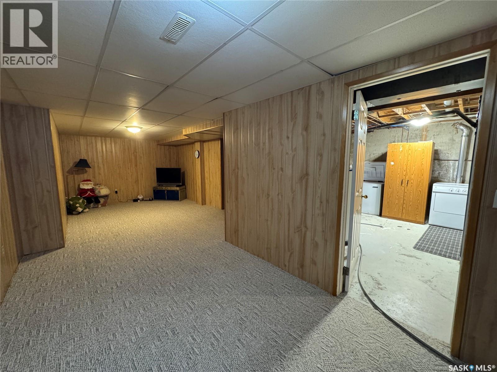 501 7Th Avenue W, Biggar, SK - Indoor